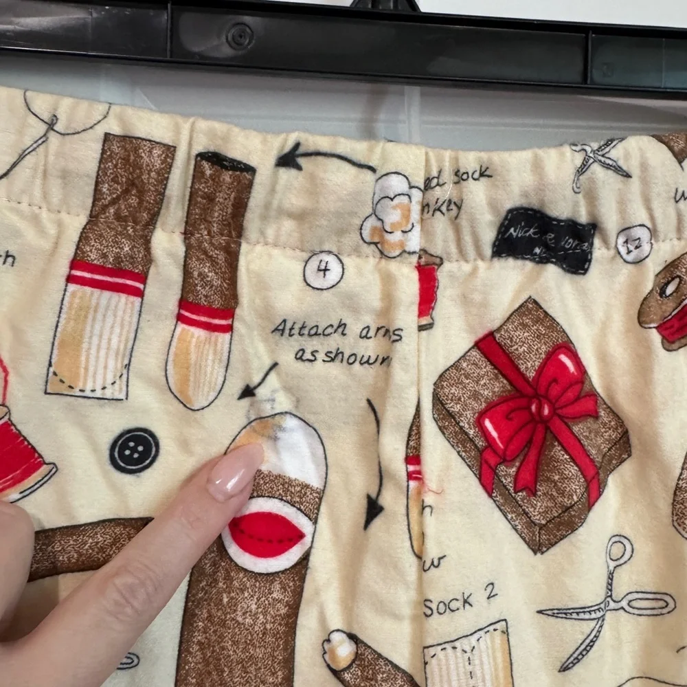 Nick & Nora How To Sew A Sock Monkey Long Sleeve Pajama Set Women’s M NWT *FLAW - Picture 7 of 10